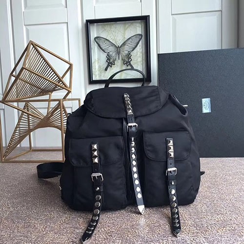 PRADA 프라다 나일론 스터드백팩 1BZ2811