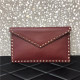 VALENTNIO 발렌티노 락스터드 엔벨롭 클러치 30CM V632010-5