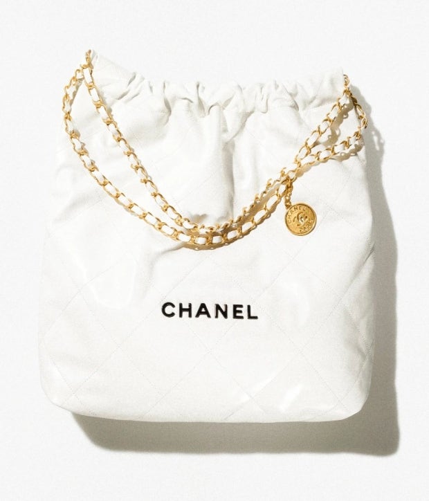 2위 CHANEL 샤넬 샤이니 카프스킨 골드메탈 22백 (스몰/미디엄/라지) AS3260 2COLOR