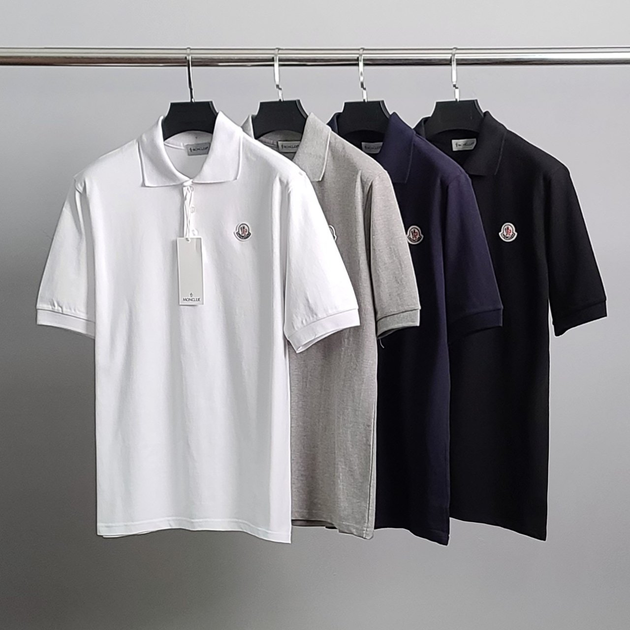 ●6월 판매 6위● MONCLER 몽클레어 로고와펜 PK 반팔 카라티