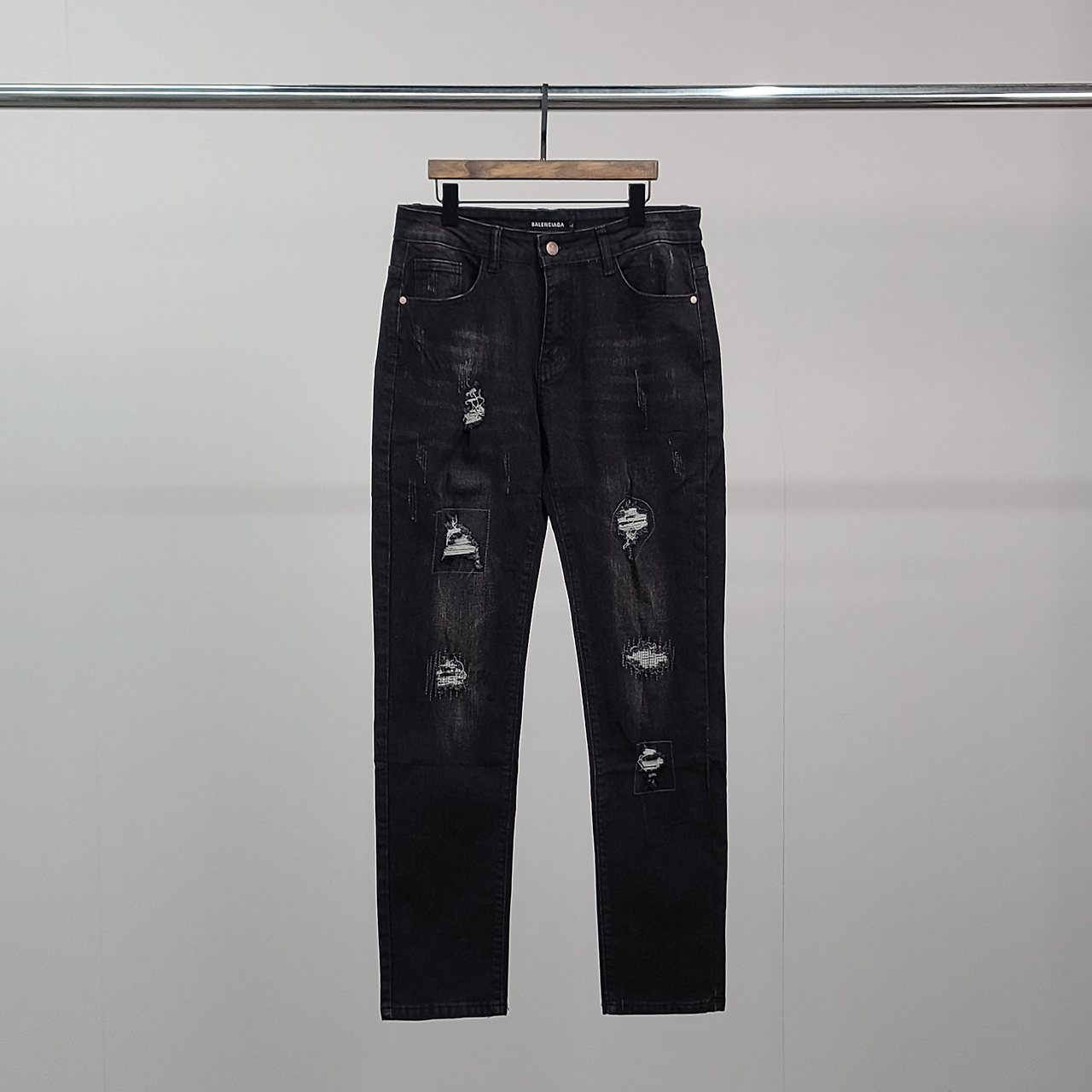 BALENCIAGA 발렌시아가 포켓로고 데미지 흑 청바지